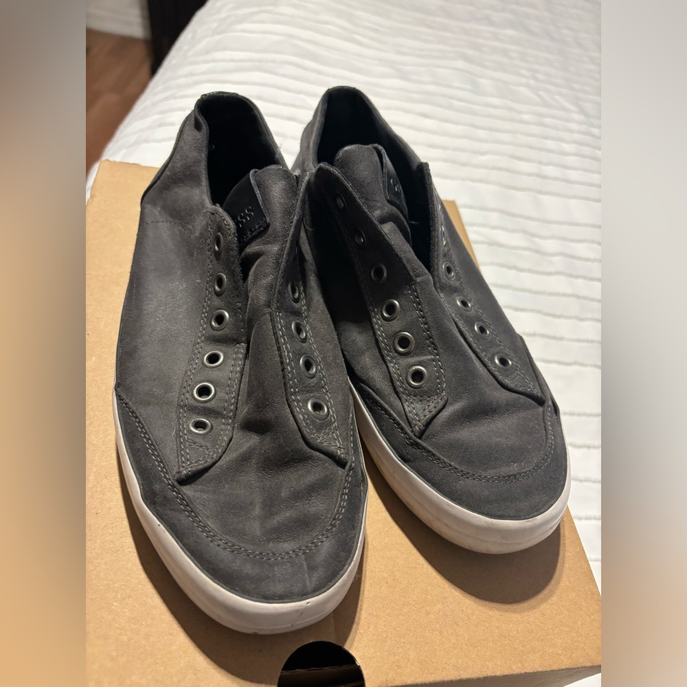 Guess MENS slip on shoes size 7 1/2